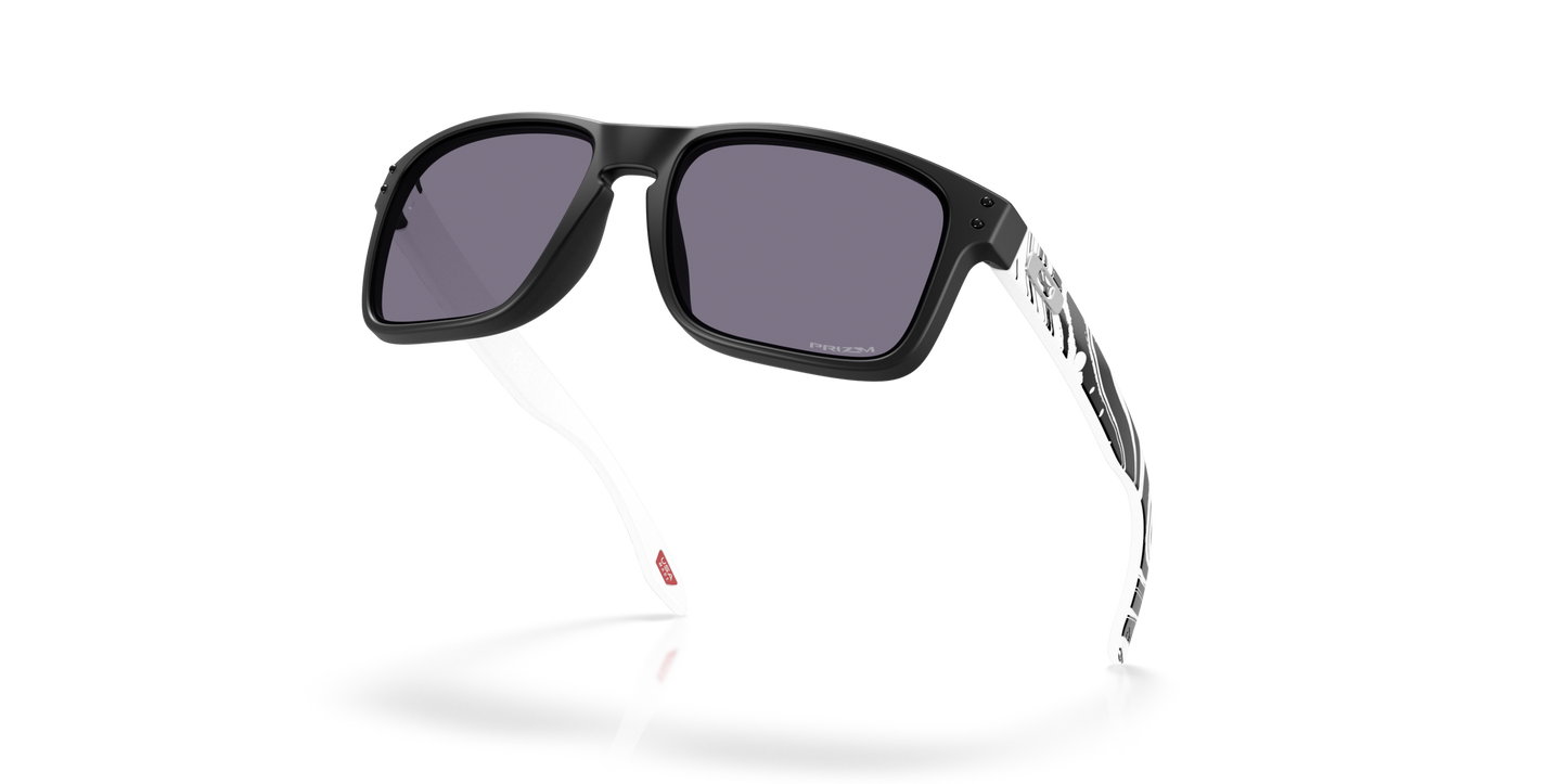 [Prizm Grey Lenses, Matte Black Frame]