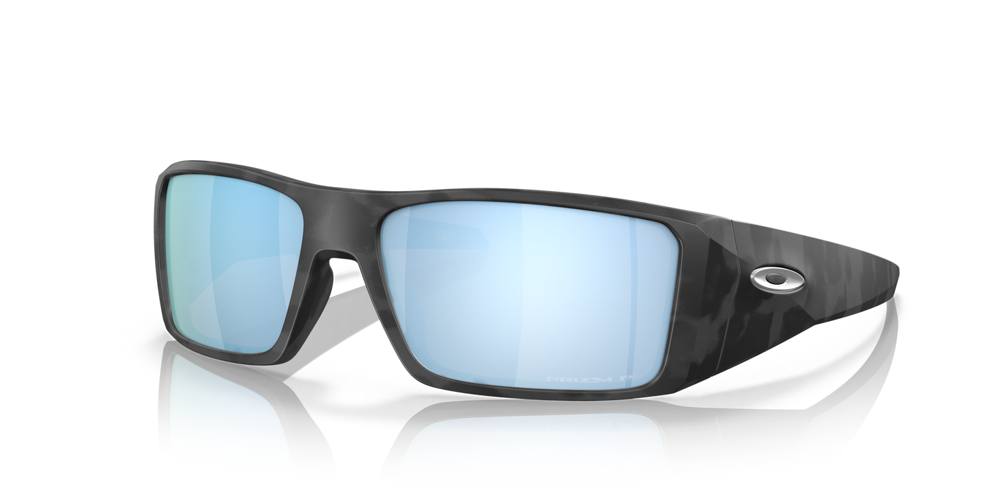 [Prizm Deep Water Polarized Lenses, Matte Black Camo Frame]