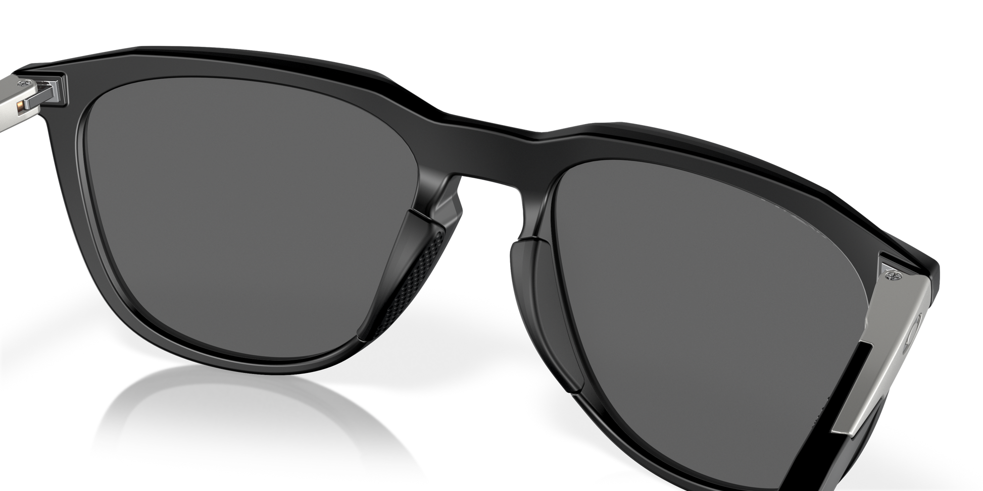 [Prizm Black Polarized Lenses, Matte Black Frame]
