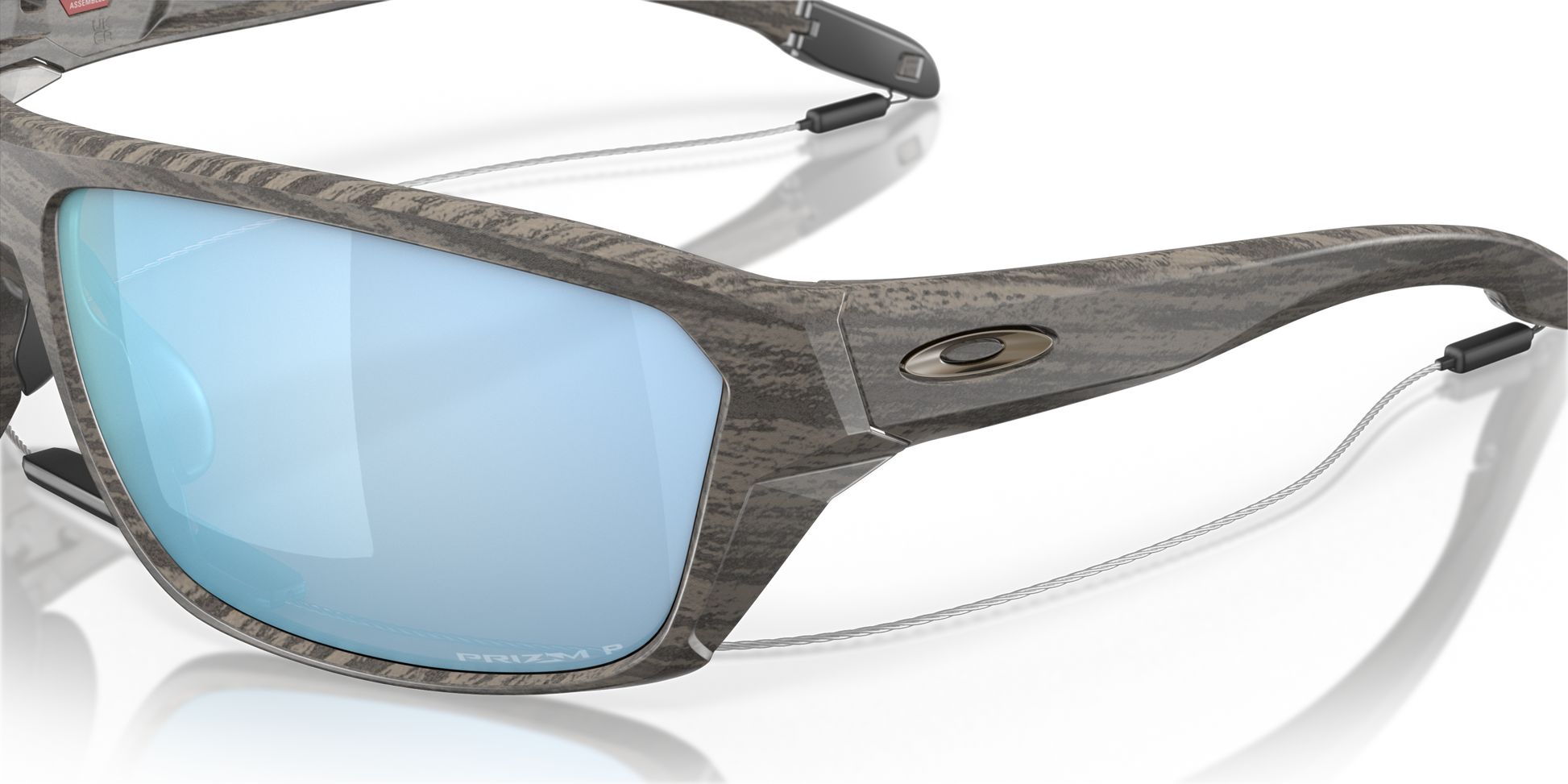 [Prizm Deep Water Polarized Lenses, Woodgrain Frame]