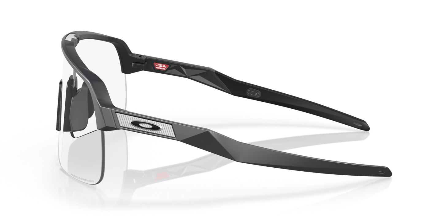 [Clear To Black Iridium Photochromic Lenses, Matte Carbon Frame]