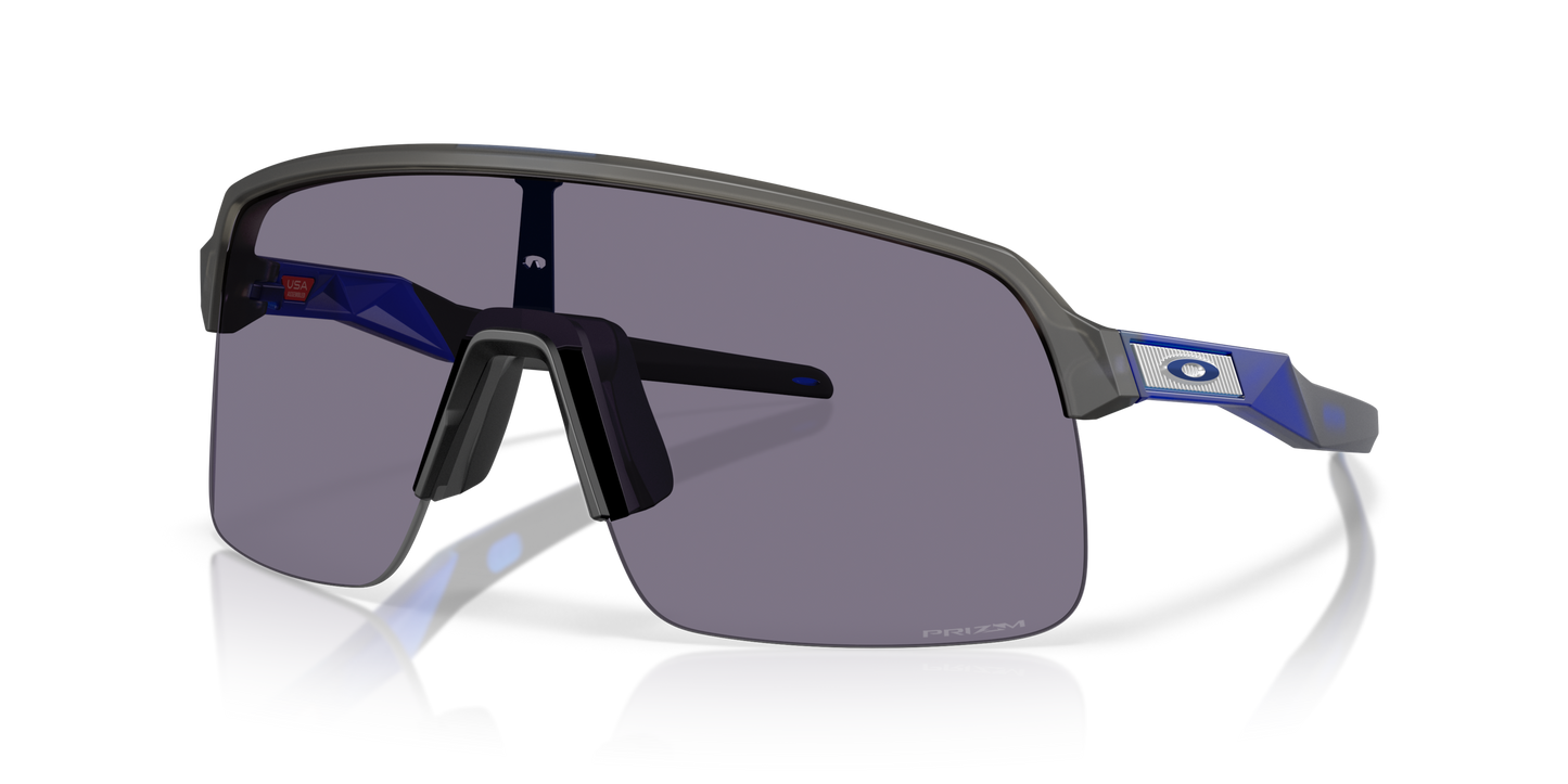 [Prizm Grey Lenses, Matte Grey Smoke Frame]
