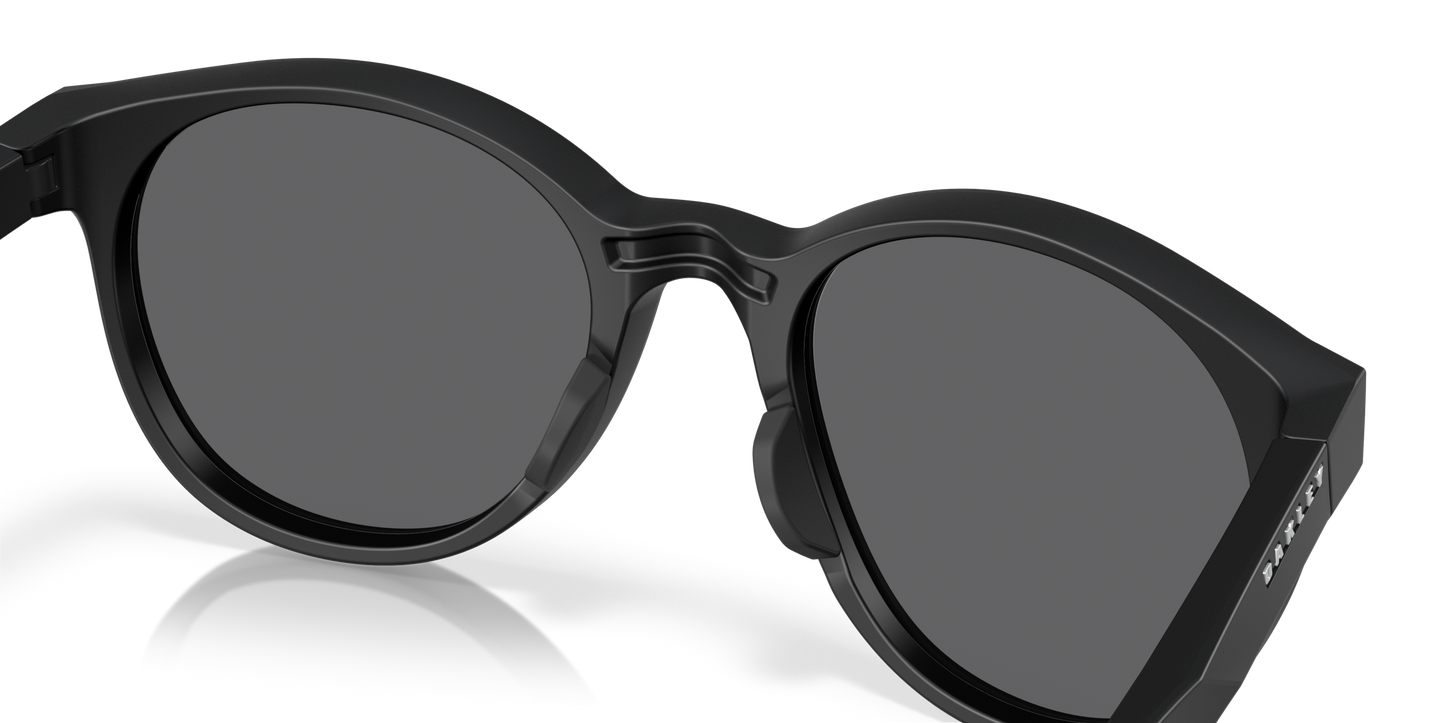 [Prizm Black Polarized Lenses, Matte Black Frame]