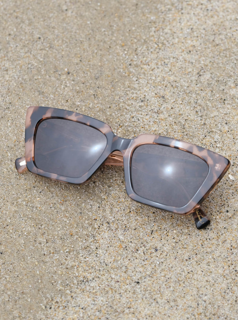 [Coral Tortoise / Dark Smoke]