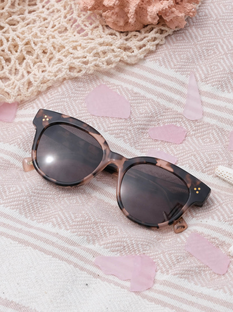 [Coral Tortoise / Dark Smoke]