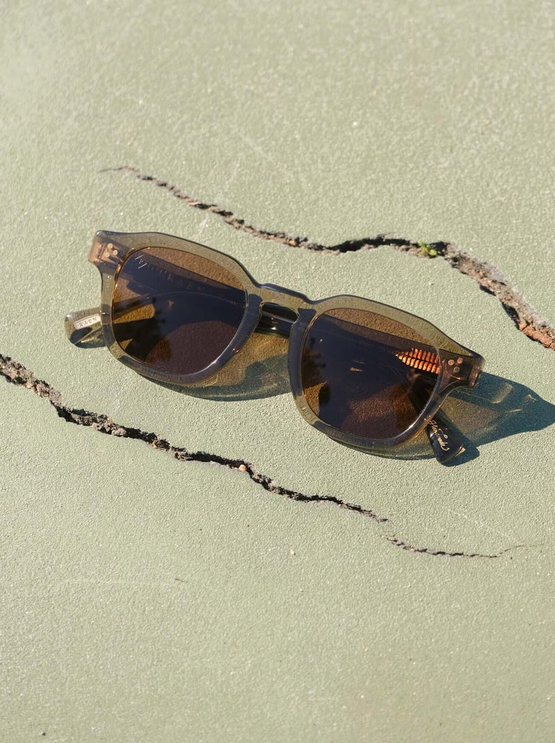 [Ghost / Vibrant Brown Polarized]