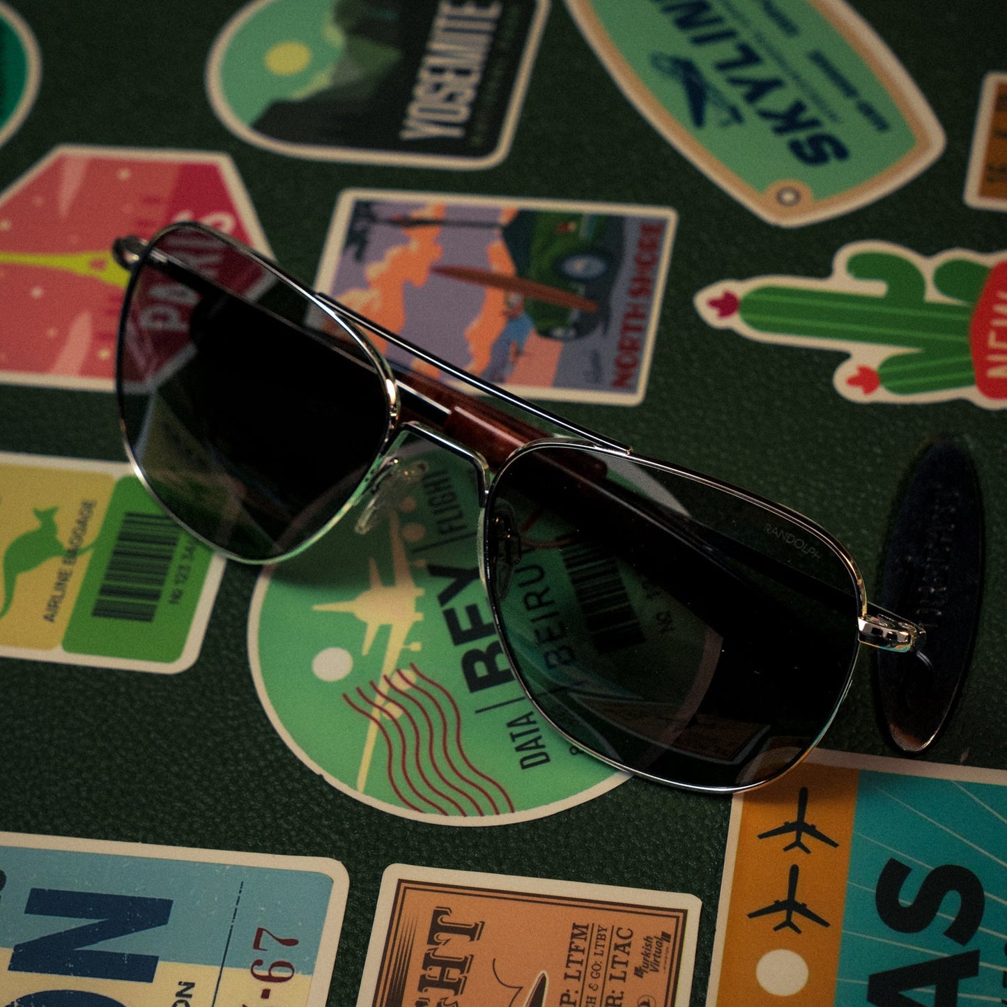 [23k White Gold & Polarized Nylon American Gray Lens]